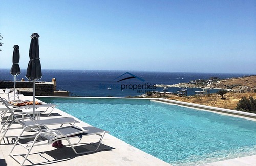 Koundouros Apartment | modern apartment with pool and sea view ideal for a family or group of friends