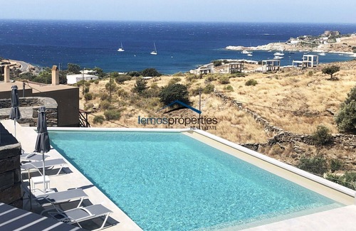 Koundouros Apartment | modern apartment with pool and sea view ideal for a family or group of friends