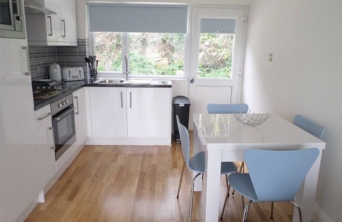 Newquay Apartment | Modern apartment with stunning views of Boating Lake