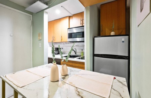 Kips Bay House | Modern Apartment with Outdoor Space in Murray Hill- Near Empire State & Park Ave