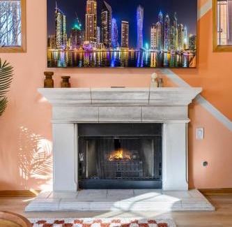 Wicker Park Apartment | Modern Apt Billiards 1 Private Patio 1 Parking