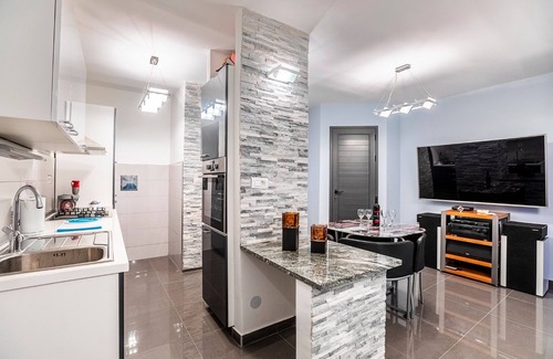Znjan Apartment | Modern apt close to Znjan beach, with big terrace