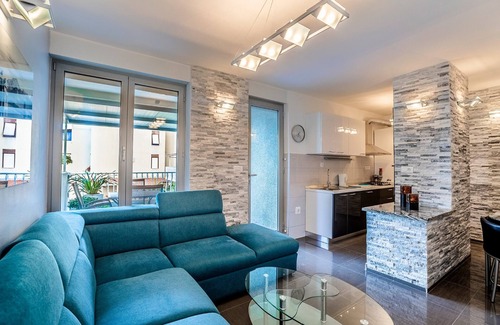 Znjan Apartment | Modern apt close to Znjan beach, with big terrace