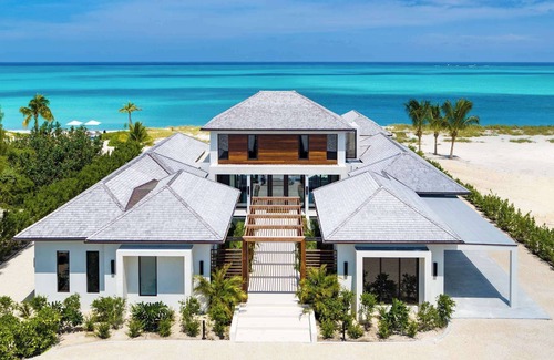 Grace Bay Villa | Modern beach house located on the exclusive Prince of Wales Drive