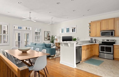 Crescent Beach House | Modern Beach Home 4 Min Walk to Beach Pool&BBQ
