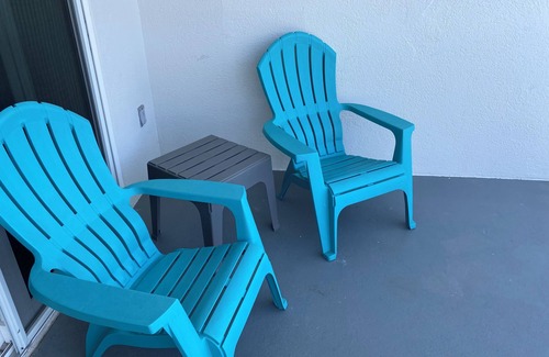 Fort Walton Beach Condo | Modern BEACHFRONT Studio condo near Destin, Gym, WiFi, W/D & Heated POOL