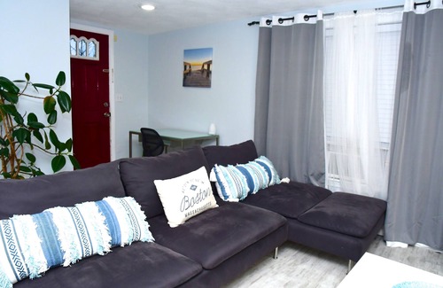 Revere Apartment | Modern Beachside Space - Near Boston/Airport/Train