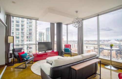 Beltline House | Modern Beltline Escape Sky-High Views DT Views