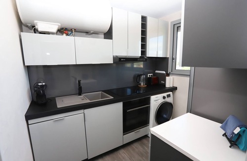 Saint-Cyprien Plage Apartment | Modern, bright apartment facing the sea, TOP à St Cyprien