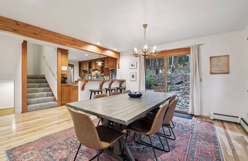 Blue River House | Modern, bright & secluded cabin in the woods - hot tub - 10 min to Breck