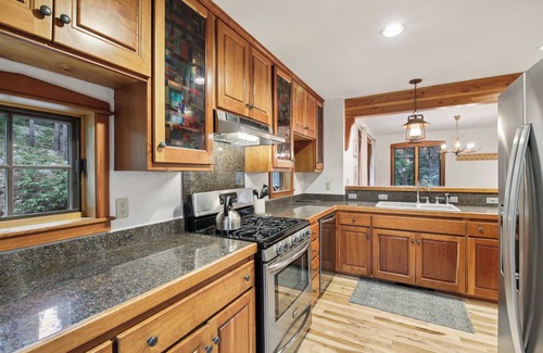 Blue River House | Modern, bright & secluded cabin in the woods - hot tub - 10 min to Breck