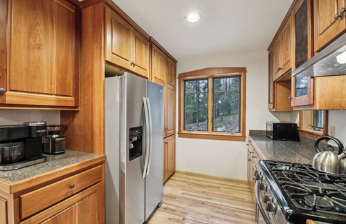 Blue River House | Modern, bright & secluded cabin in the woods - hot tub - 10 min to Breck
