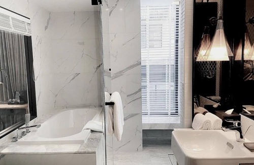 Khlong Tan Hotel | modern central