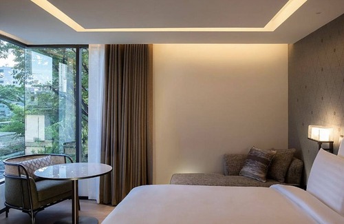 Khlong Tan Hotel | modern central