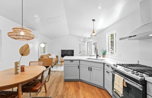 Dunsmuir Cabin | Modern Cabin (Maple)