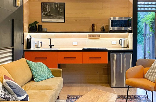 North Warrandyte Apartment | Modern, Calm, in the Treetops
