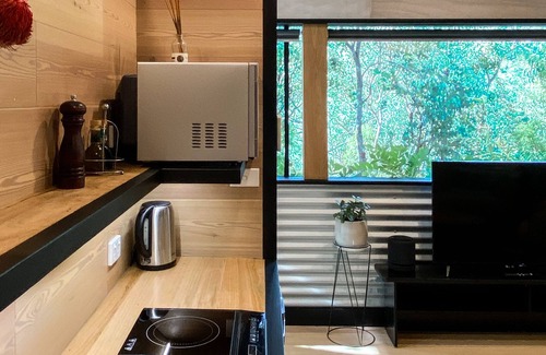 North Warrandyte Apartment | Modern, Calm, in the Treetops