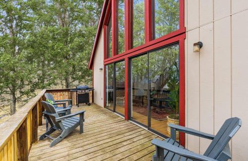 Ridgeway Ski Chalet | Modern Chalet w Hot Tub, Large Deck, Grill & WiFi