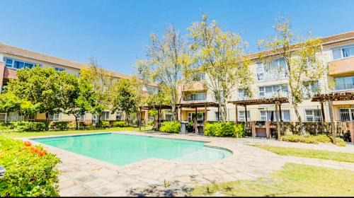 Pinelands Apartment | Modern charm in Pinelands