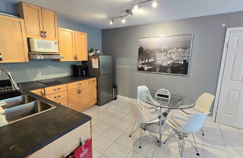 Newton House | Modern, clean & private 1BR suite. Up to 4 guests.