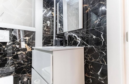 Ghent City Centre Apartment | Modern Comfort: Elegant 5 BR Apt. at Ghent's Core