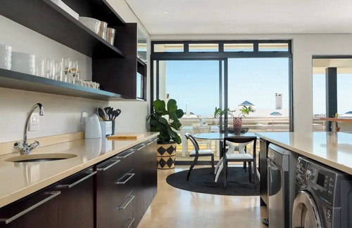 Camps Bay Apartment | Modern Comfort in Camps Baynn