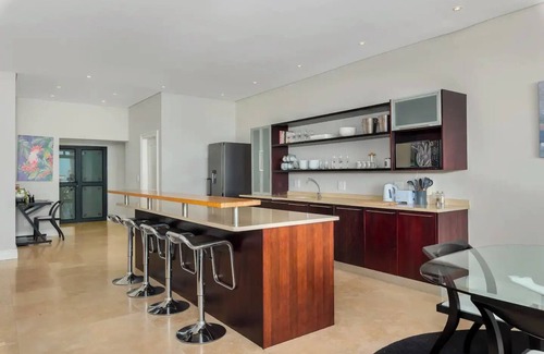 Camps Bay Apartment | Modern Comfort in Camps Baynn