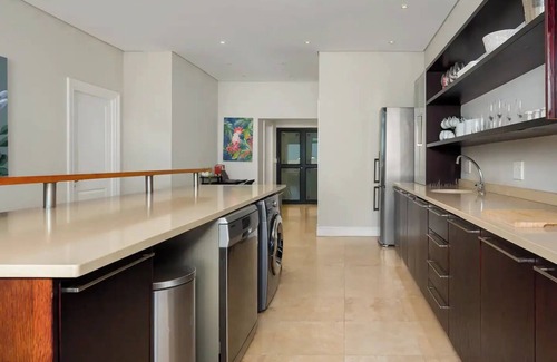 Camps Bay Apartment | Modern Comfort in Camps Baynn