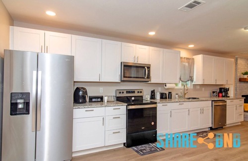 Little Rock House | Modern Comfort Meets Serenity: Newly Remodeled 3BR Home in Pecan Lake