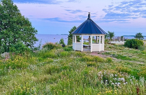 Kotka Condo | Modern condo close to all the amenities- 5 min walk to the Marina