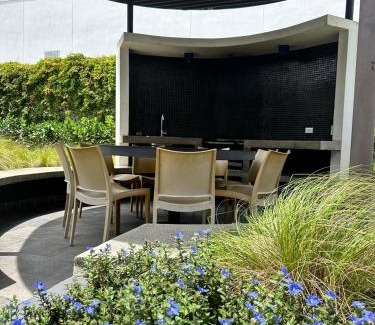 San Jose Apartment | Modern Condo in Núcleo La Sabana with Pool