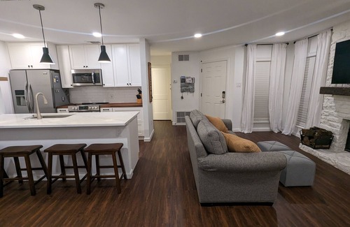 Anderson Mill Condo | Modern condo in NW Austin, minutes from children hospitals, close to the Domain.