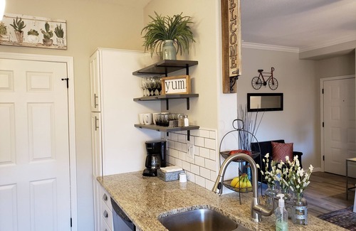 Tucson Condo | Modern condo with stunning view of the mountains and 1 mile from Sabino Canyon.