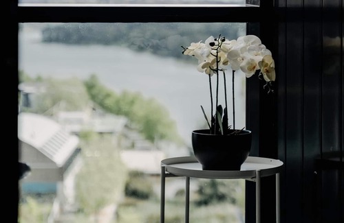Belconnen Apartment | Modern Convenient 2-BR with Lakeside View