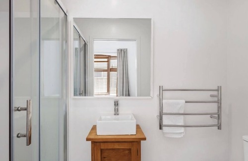 Avonside House | Modern Cosy Character villa