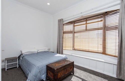 Avonside House | Modern Cosy Character villa