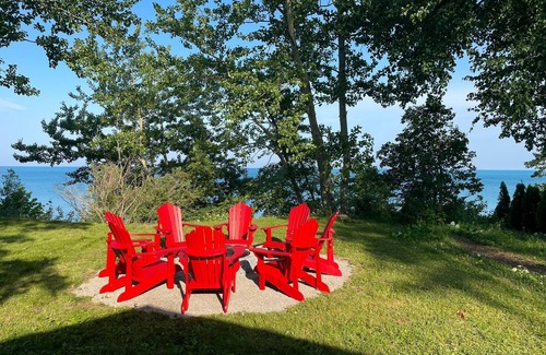 Dashwood Cottage | Modern Cottage on the Water - Newly Renovated!