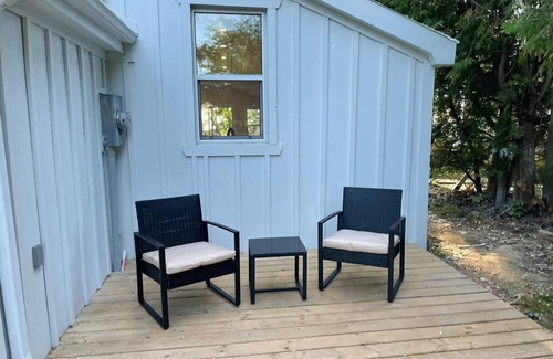 Dashwood Cottage | Modern Cottage on the Water - Newly Renovated!