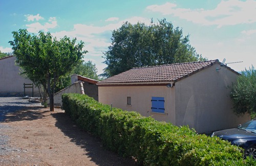 Joyeuse House | Modern cottage, swimming pools, Wifi, playground, village of gites closed and sported