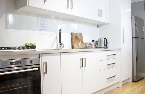 Umina Beach House | Modern Cottage with Heated Pool - Walk to Beach