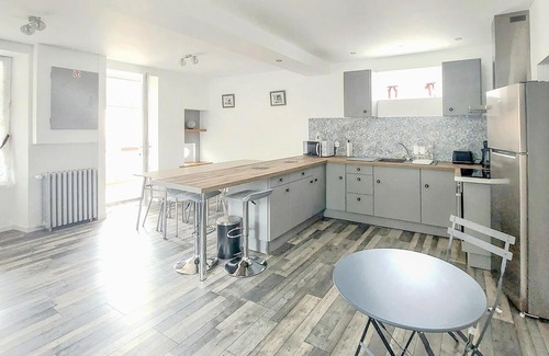 Loubigne House | Modern cottage with glazed veranda and play area for the whole family.