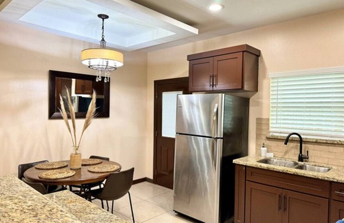 McAllen Apartment | Modern & Cozy - 3 bed Apt with Prime Loc!
