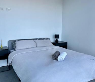 Belconnen Apartment | Modern & Cozy Apt CBR Free Parking