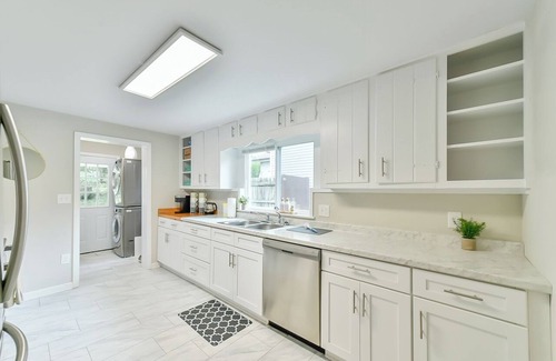 Greensboro House | Modern & Cozy Home w/Fire Pit & Grill, Near High Point