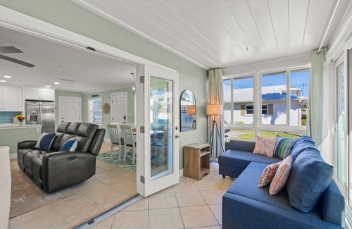 Siesta Key Condo | Modern Crystal Sands Villa: Private Beach, 2 Heated Pools, Steps to Crescent Beach & Siesta Key Fun