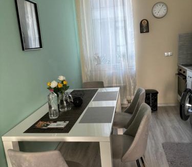 Sofia Apartment | Modern, Cute and Comfy Apartment - FREE PRIVATE PARKING