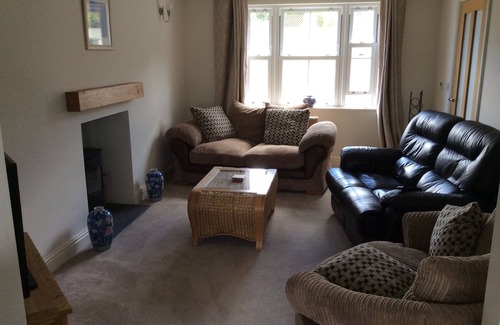 Par House | Modern detached house, 10 minute walk to large sandy beach
