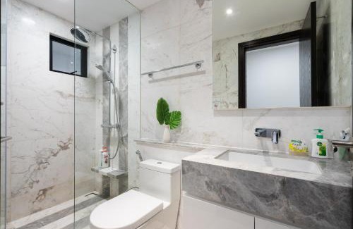 District 1 Apartment | Modern District 1 2BR&3BR D1&Zenity apartment OUTDOOR Jacuzzi Pool