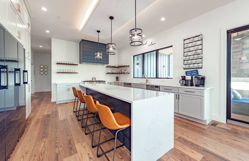 Waterfront Greens House | Modern Dog Friendly Lake Retreat w/Pool