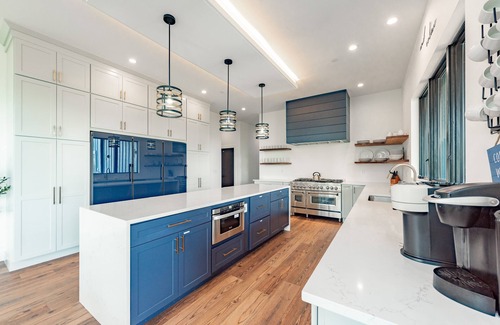 Waterfront Greens House | Modern Dog Friendly Lake Retreat w/Pool